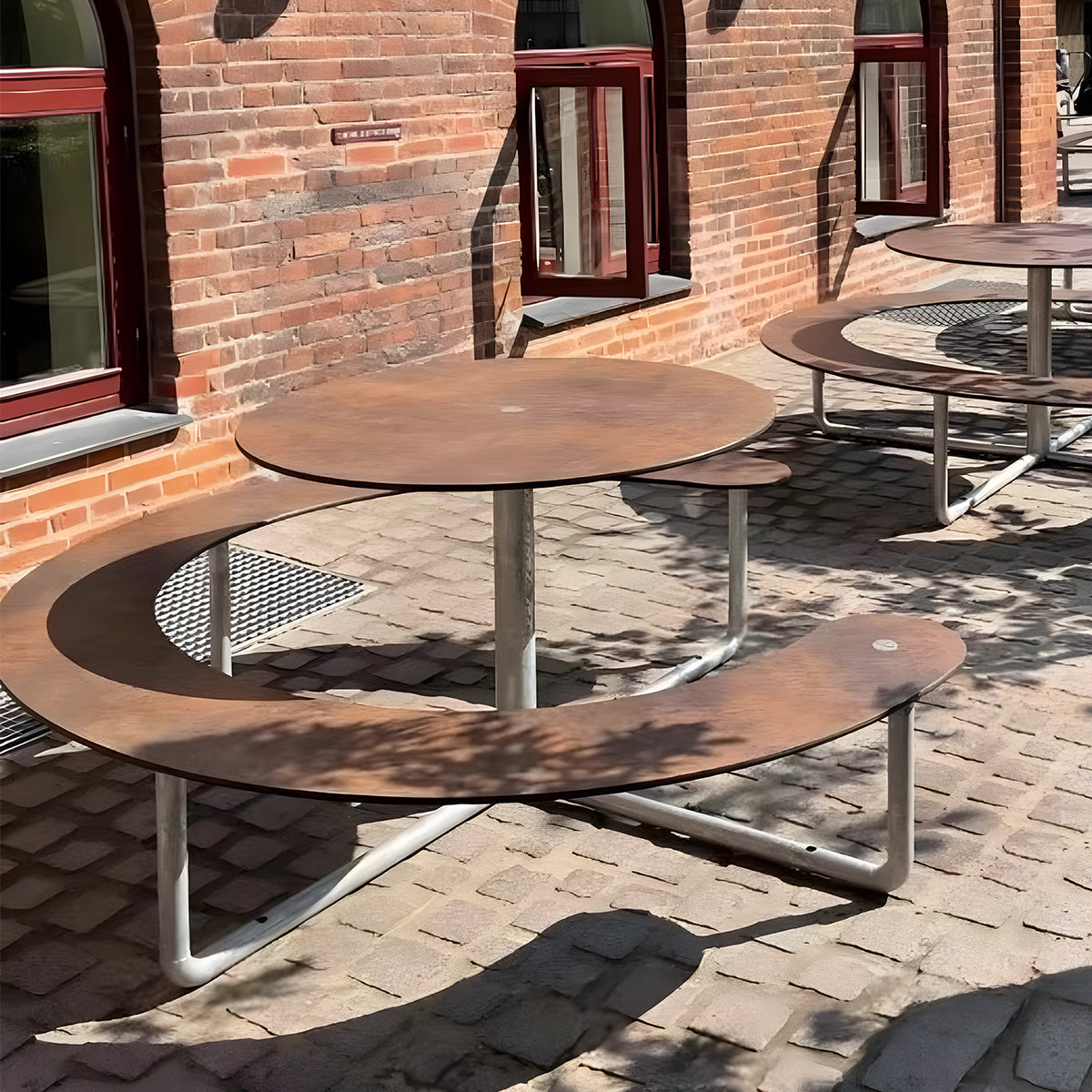 ガーデンテーブル　テーブル　ガーデンセット　Ｒ加工　丸み　スチールフレーム　シンプル　公園　庭　デザイナーズ　グリーン　ブルー　HWZY-M052