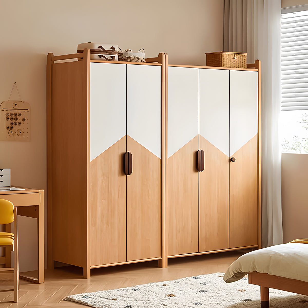 かける収納　大容量　分類収納　天然木　耐久性　転倒防止　Ｒ仕上げ　通気口　バイカラー　クローゼット　壁面収納　穏やか　ナチュラル　実用　YG-M046